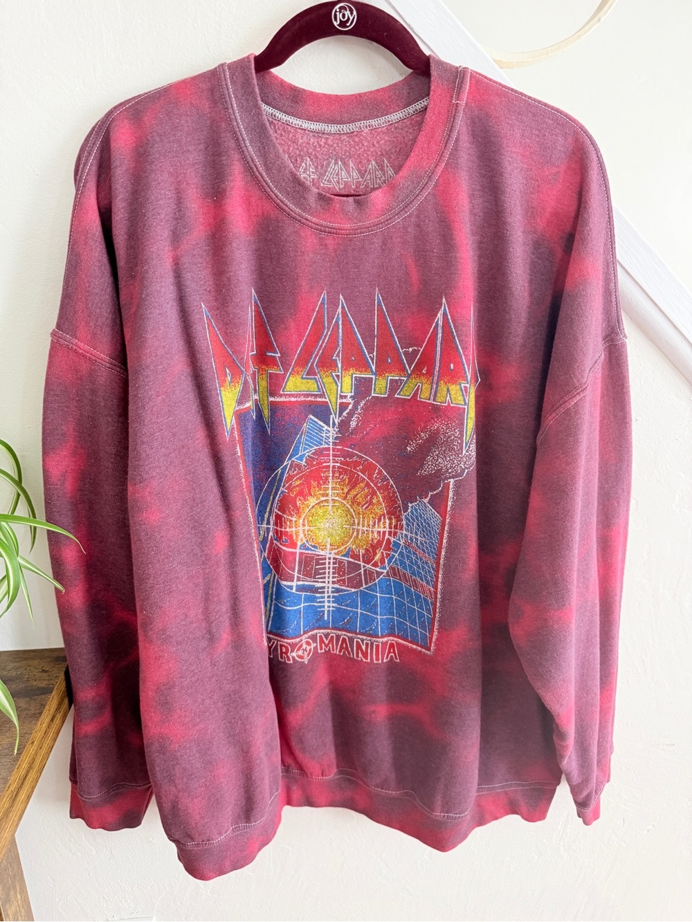 UO Def Leppard Graphic Sweatshirt